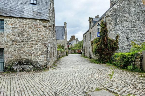 Locronan Village Center