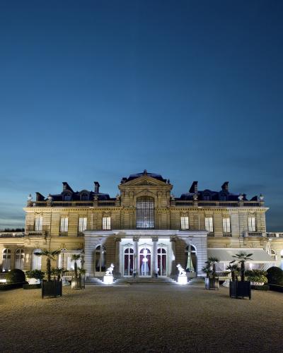 The courtyard facade of the Musée Jacquemart-André at dusk