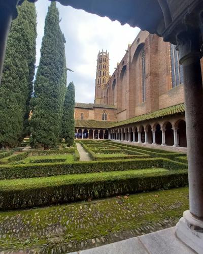 The cloister garden of the Couvent des Jacobins in Toulouse