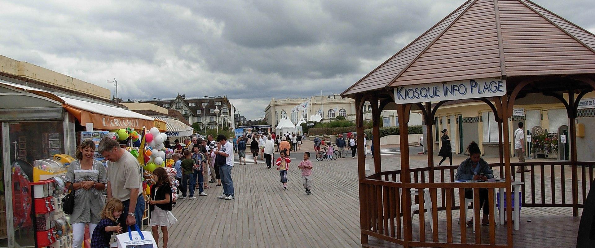 Les Planches (The Boardwalk)