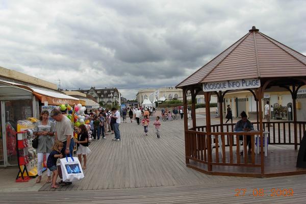 Les Planches (The Boardwalk)