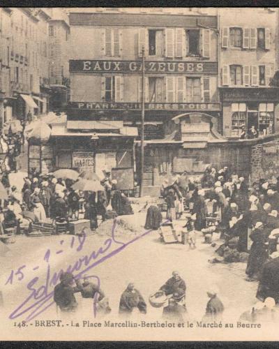 A vintage sepia-toned postcard depicting a crowded outdoor market scene on a city square, with vendors under umbrellas, pedestrians, and buildings including one labeled "EAUX GAZEUSES" and "PHARMACIE BRESTOISE"; text at bottom reads "148. - BREST.