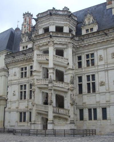 The François I wing and its open spiral staircase at the Château de Blois