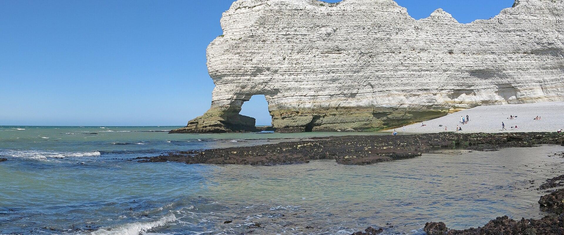 The Porte d'Amont sea arch on the Étretat cliffs