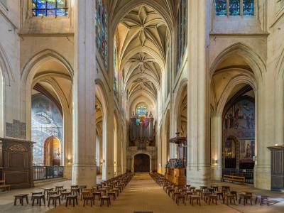 The image shows the interior nave of a Gothic-style church with stone pillars, vaulted ceilings, stained glass windows, and rows of wooden stools, identified by the filename as the Church of St-Gervais-et-St-Protais in Paris.