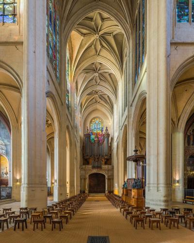 The image shows the interior nave of a Gothic-style church with stone pillars, vaulted ceilings, stained glass windows, and rows of wooden stools, identified by the filename as the Church of St-Gervais-et-St-Protais in Paris.