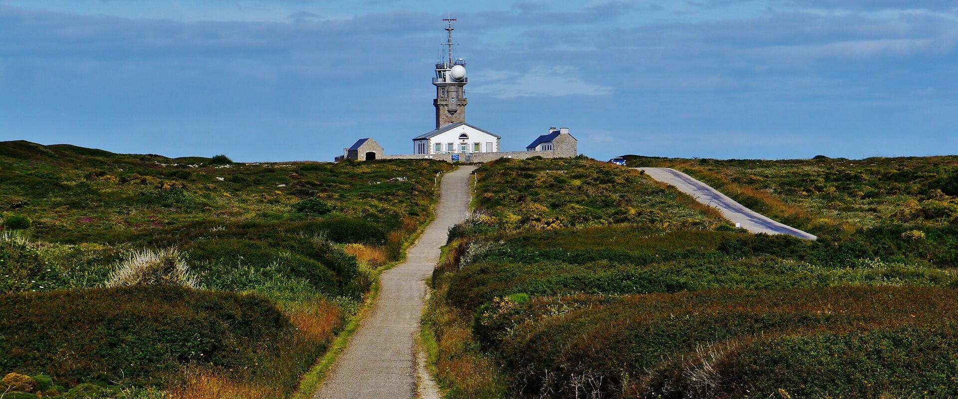 Footpath across the heath to the Pointe du Raz headland