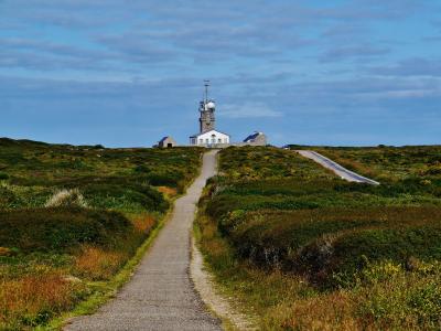 Footpath across the heath to the Pointe du Raz headland