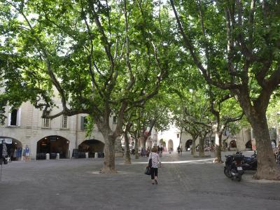 Uzes